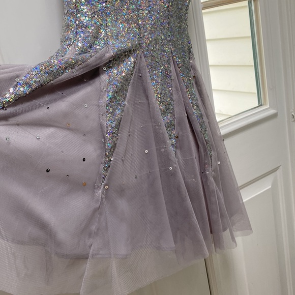 Size 3/4 party dress. - Picture 6 of 10